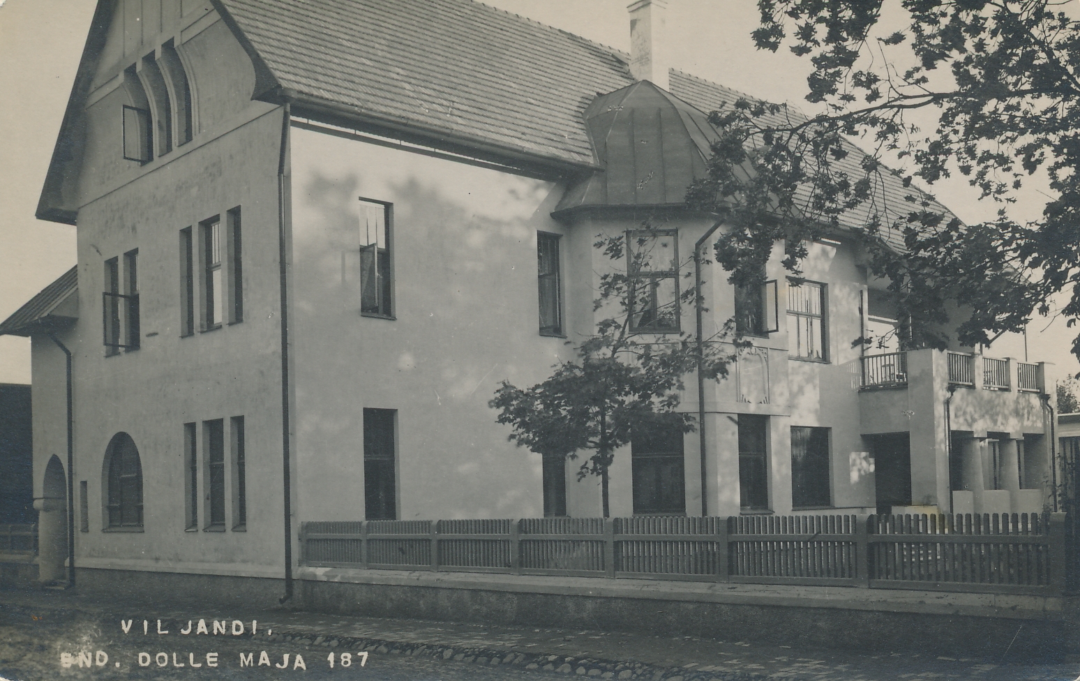 Postkaart „Viljandi, end. Dolle maja“ — Villa Doll pärast Westrèn-Dollide perekonna lahkumist